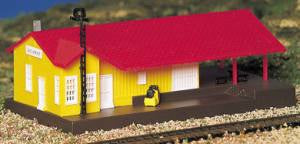 Bachmann N-Scale Plasticville Built-Up Freight Station